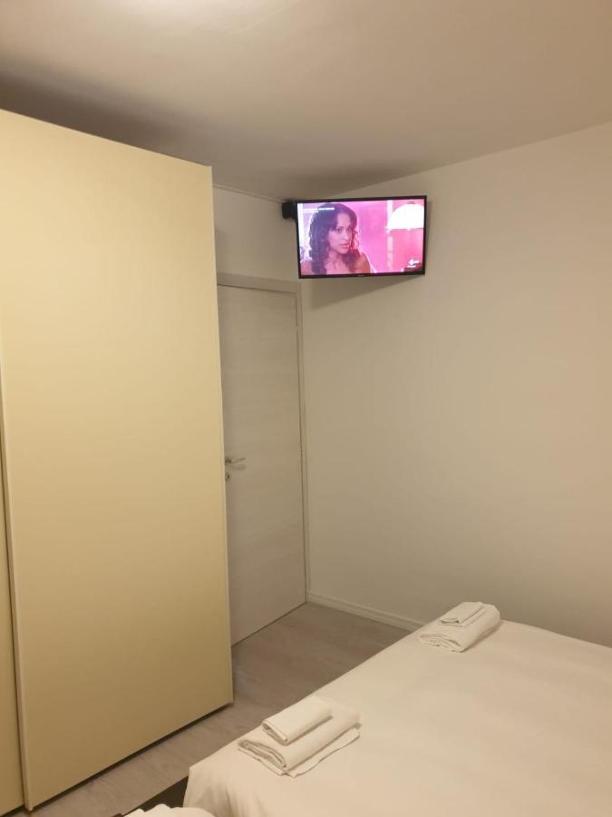 J&M House -Fronte Ospedale- Incluso Netflix E Disney Plus Údine Exterior foto